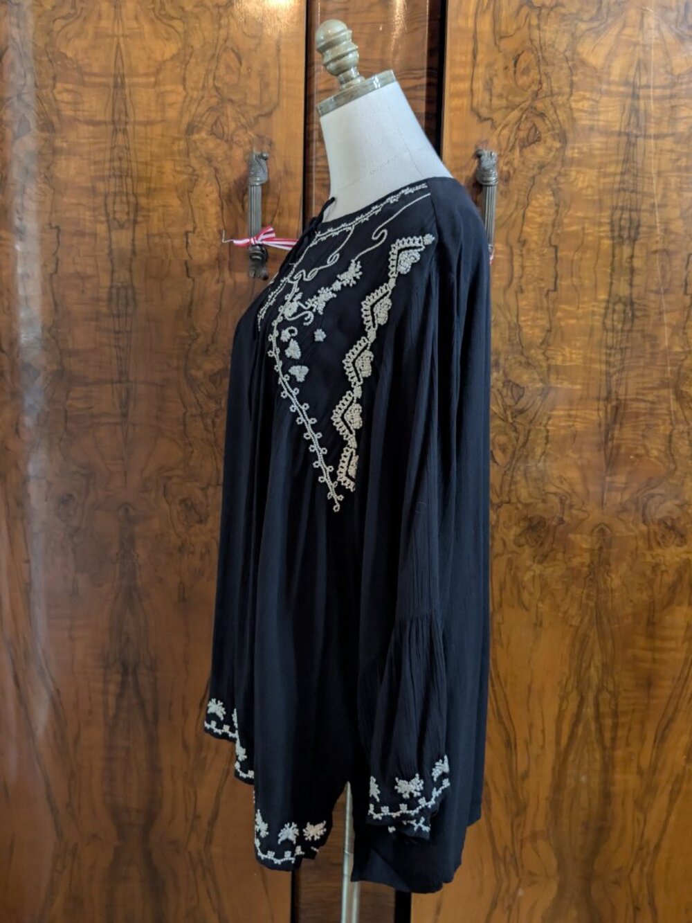 Karen Kane Black Embroidered Peasant Gauze Blouse Top 3X Boho Festival Witchy - Picture 5 of 7